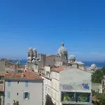 Tranquille au PANIER face à la mer